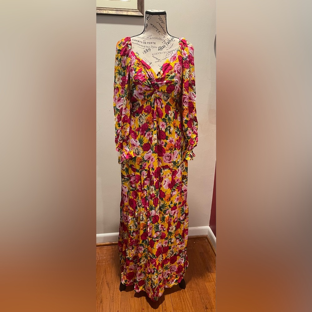 NWOT Floral maxi dress size medium to large